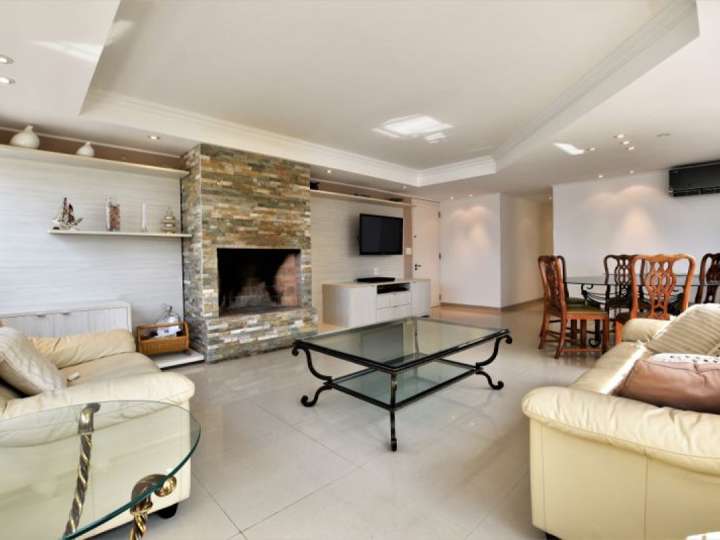 Apartamento en venta en Comodoro Gorlero (Calle 19), Punta Del Este