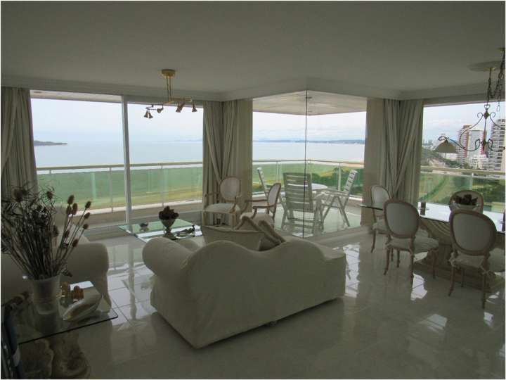 Apartamento en venta en Rambla Doctor Claudio Williman, Punta Del Este