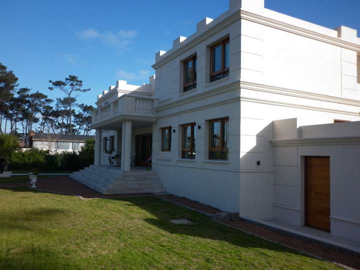 Casa en venta en Avenida Martiniano Chiossi, Punta Del Este