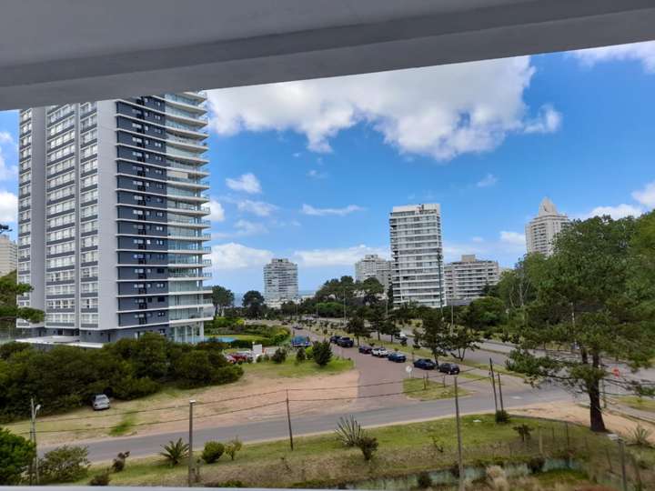 Apartamento en venta en Avenida San Remo, Punta Del Este