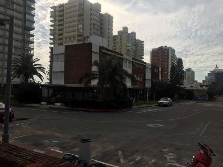 Comercial / Tienda en venta en Pedro Risso, Punta Del Este