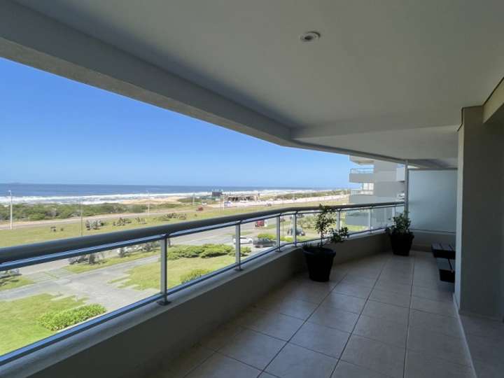 Apartamento en venta en Rambla Lorenzo Batlle Pacheco, Punta Del Este
