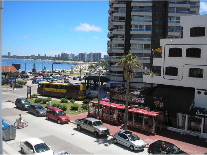 Apartamento en venta en Emilio Inzaurraga (Calle 31), Punta Del Este