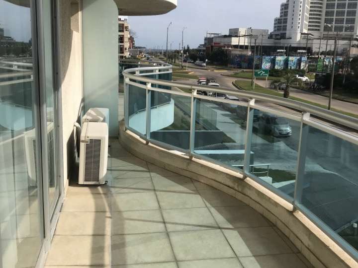 Apartamento en venta en Avenida Chiverta, Punta Del Este