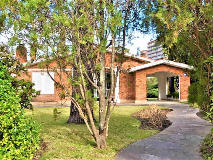 Casa en venta en Rambla General Artigas, Punta Del Este