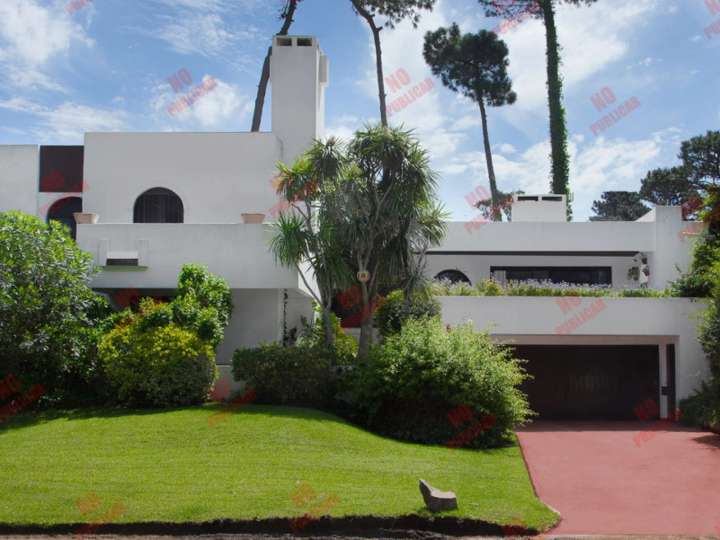 Casa en venta en Avenida Franklin Delano Roosevelt, Punta Del Este