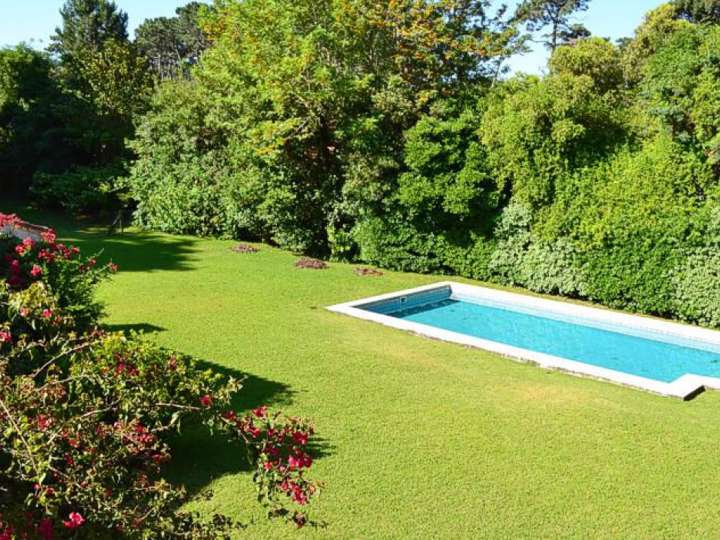 Casa en venta en Avenida Mar del Plata, Punta Del Este