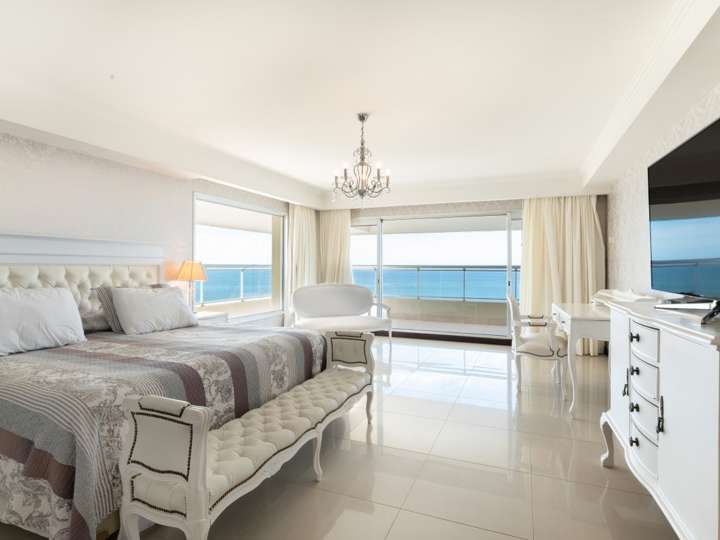 Apartamento en venta en Rambla Lorenzo Batlle Pacheco, Punta Del Este