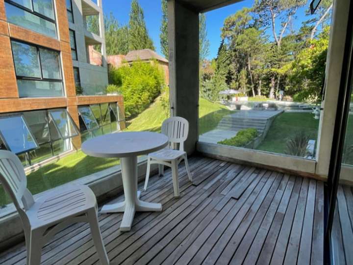 Apartamento en venta en Avenida Orlando Pedragosa Sierra, Punta Del Este