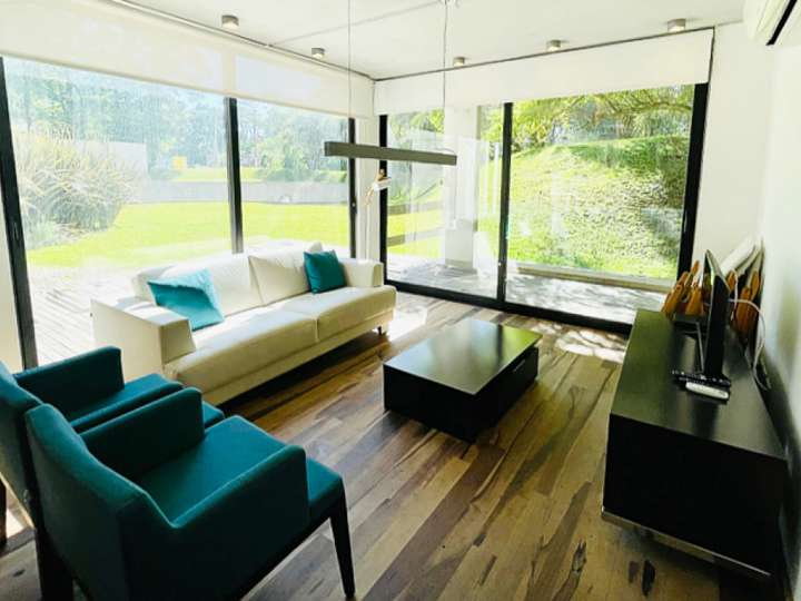 Apartamento en venta en Avenida Orlando Pedragosa Sierra, Punta Del Este