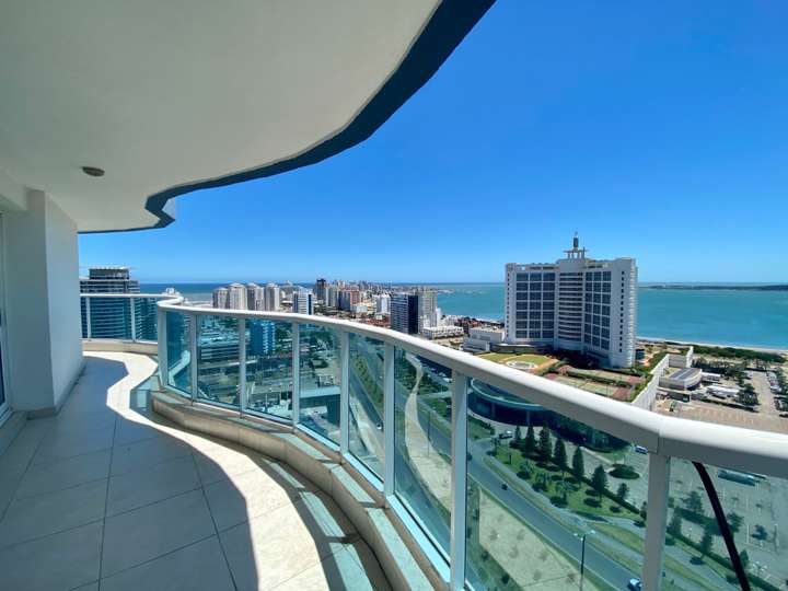 Apartamento en venta en Avenida Francisco Salazar, Maldonado