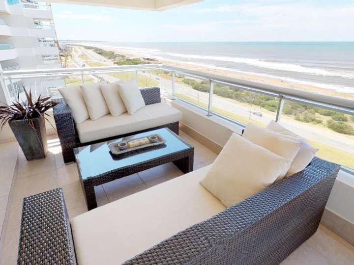 Apartamento en venta en Rambla Lorenzo Batlle Pacheco, Punta Del Este