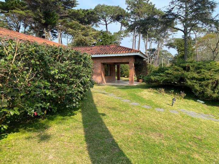 Casa en venta en Avenida San Remo, Punta Del Este