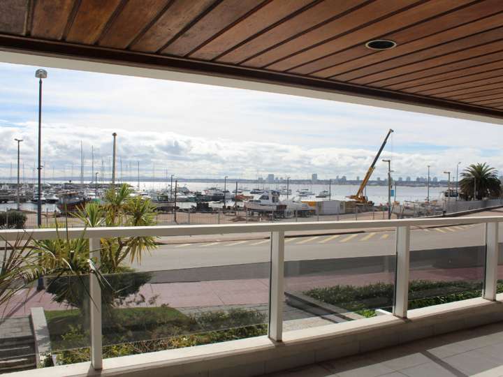 Apartamento en venta en Comodoro Gorlero (Calle 19), Punta Del Este
