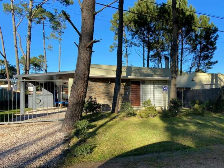 Casa en venta en Pinares, Maldonado