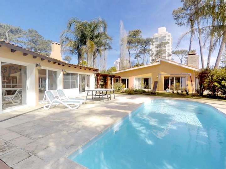 Casa en venta en Avenida Florencia, Punta Del Este