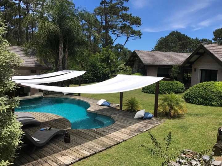 Casa en venta en Enrique Castell Capurro, Maldonado