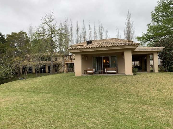 Casa en venta en Avenida Orlando Pedragosa Sierra, Punta Del Este