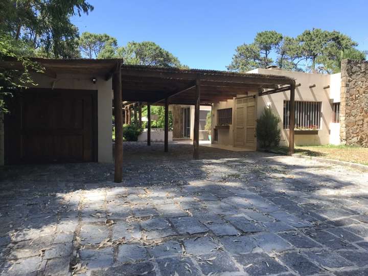 Casa en venta en Le Mans, Punta Del Este
