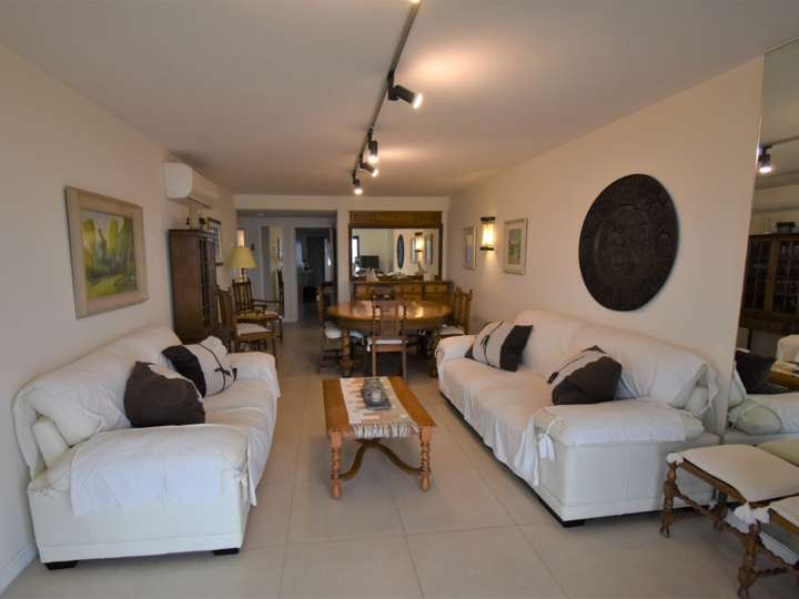 Apartamento en venta en Amazonas, Maldonado