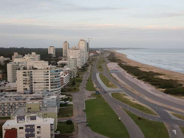 Apartamento en venta en Rambla Lorenzo Batlle, Punta Del Este