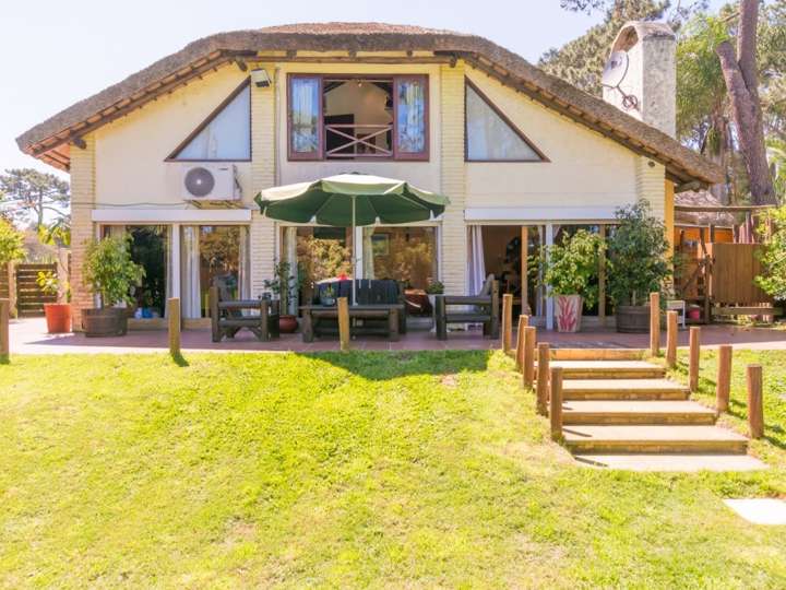 Casa en venta en Pinares, Maldonado