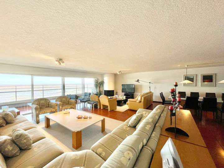 Apartamento en venta en Avenida Chiverta, Punta Del Este