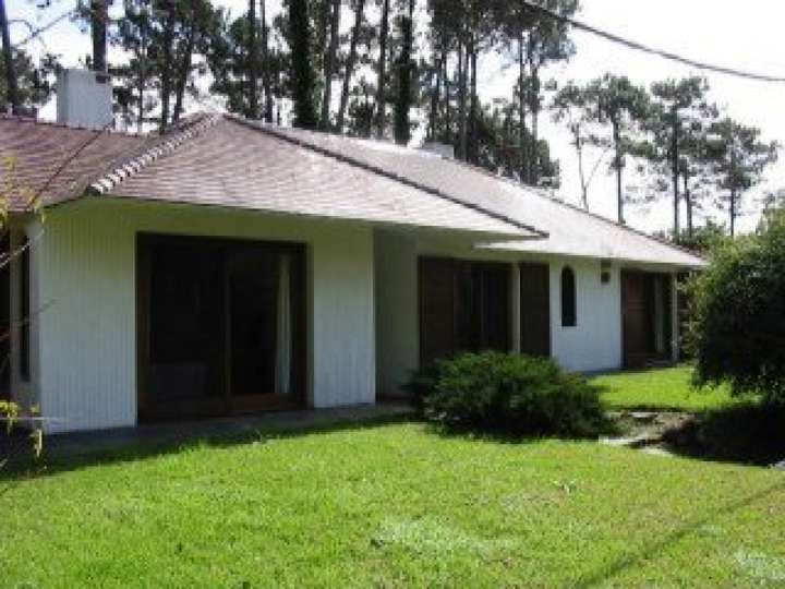 Casa en venta en Avenida Paso de la Cadena, Punta Del Este