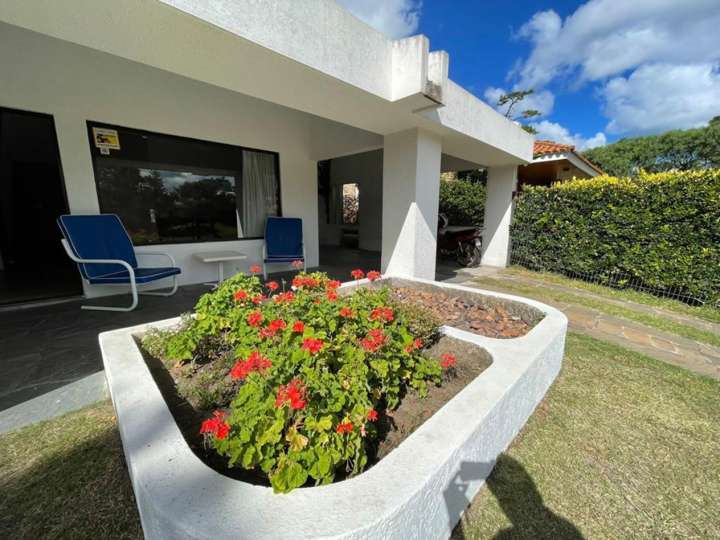 Casa en alquiler en Avenida Francia, Punta Del Este