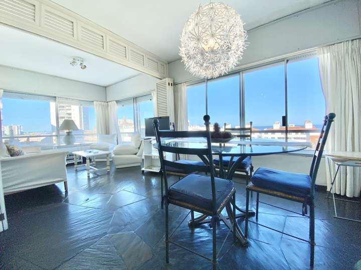 Apartamento en venta en El Mesana (Calle 24), Punta Del Este