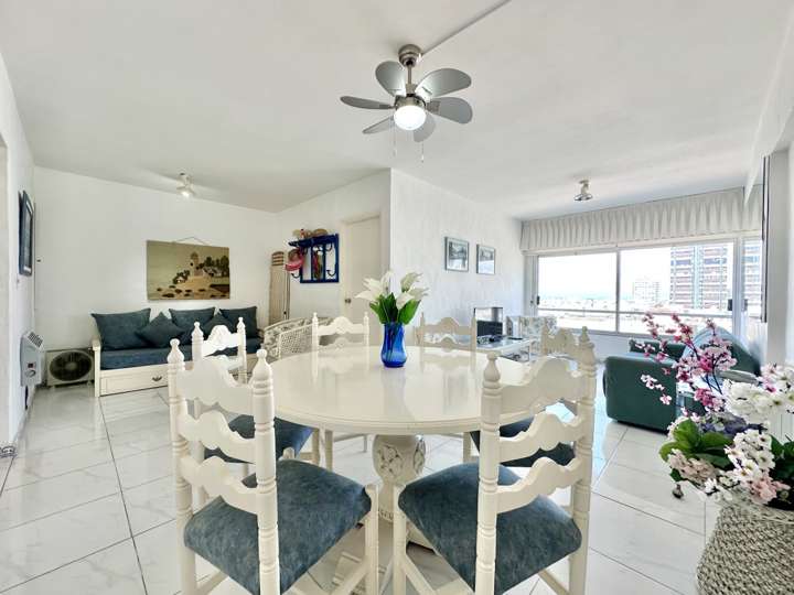 Apartamento en venta en El Mesana (Calle 24), Punta Del Este