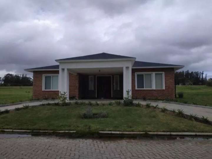 Casa en venta en Avenida General Aparicio Saravia, San Rafael - El Placer