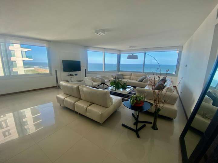 Apartamento en venta en Rambla Lorenzo Batlle Pacheco, Punta Del Este