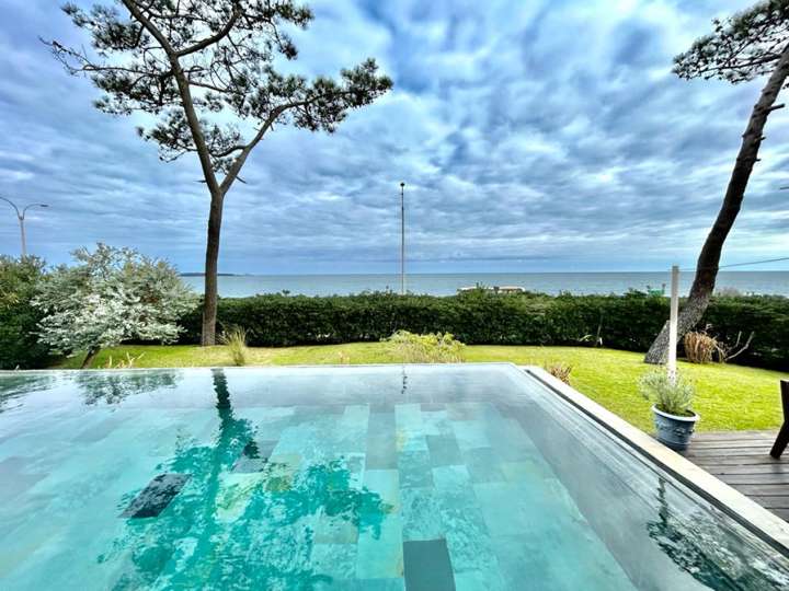 Casa en venta en Rambla Doctor Claudio Williman, Maldonado