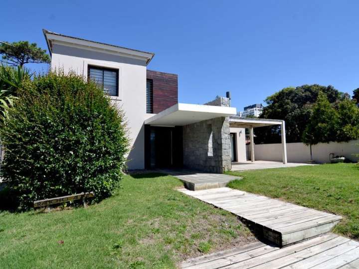 Casa en alquiler en Punta Del Este