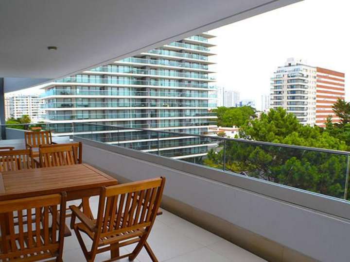 Apartamento en venta en Biarritz, Punta Del Este