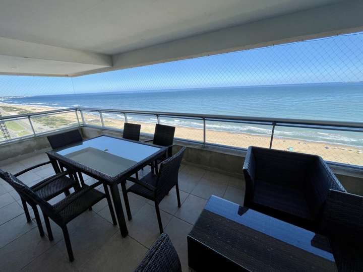 Apartamento en venta en Rambla Lorenzo Batlle Pacheco, Punta Del Este