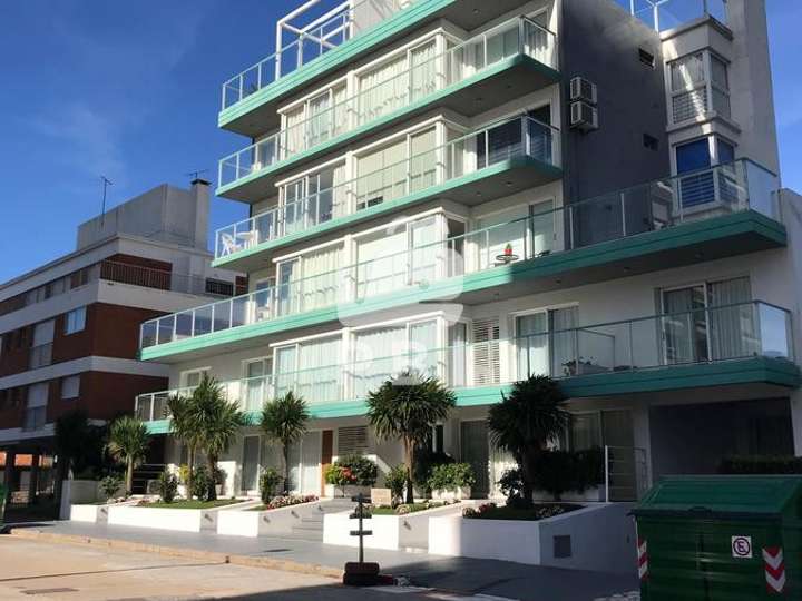 Apartamento en venta en Comodoro Gorlero (Calle 19), Punta Del Este