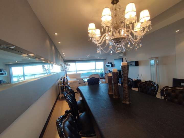 Apartamento en venta en Rambla Lorenzo Batlle Pacheco, Punta Del Este