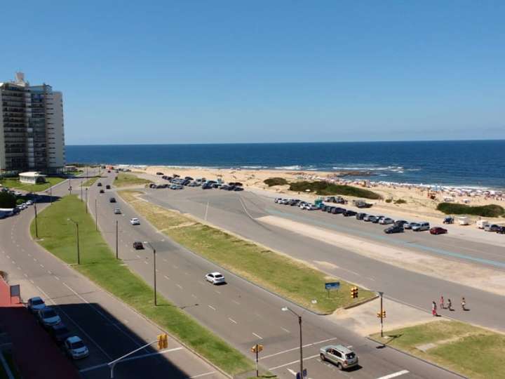 Apartamento en venta en Rambla Lorenzo Batlle Pacheco, Punta Del Este