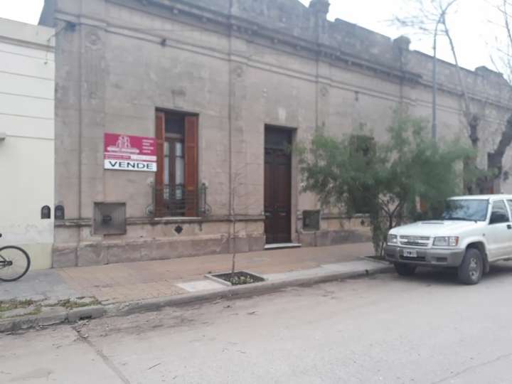 Casa en venta en Calle Alberdi, 100, Lobería