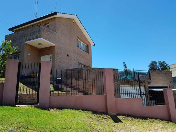 Casa en venta en Avenida 9 de Julio, 7, Villa Carlos Paz
