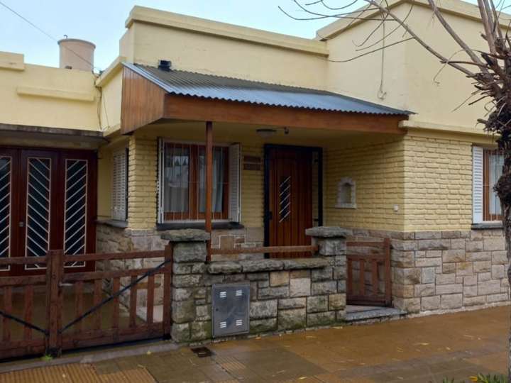 Casa en venta en Calle 65, 2166, Necochea