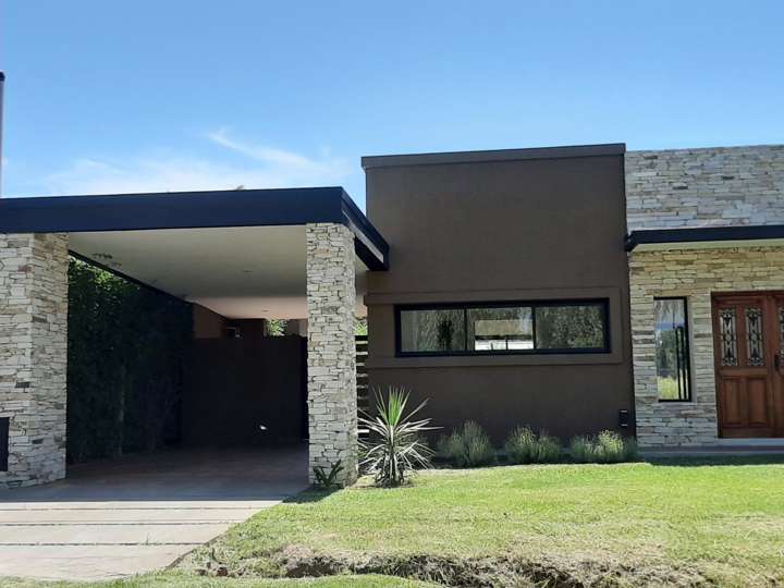 Casa adosada en venta en Calle 564, Chivilcoy