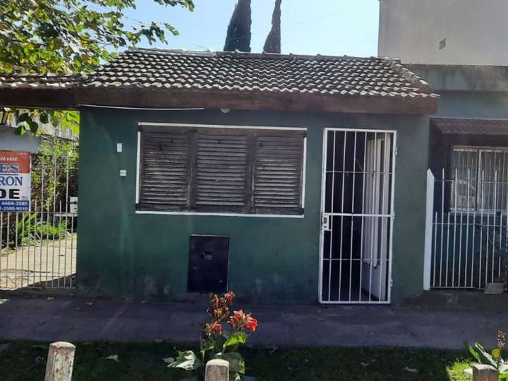 Casa en venta en Juan Bautista Justo, Buenos Aires