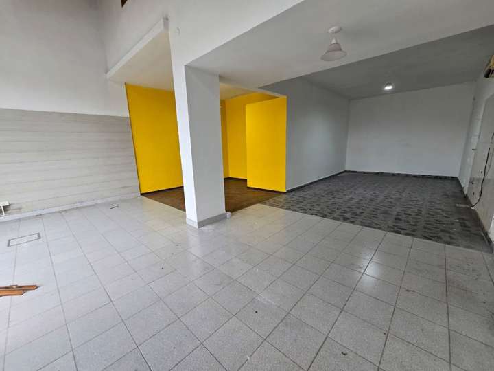 Comercial / Tienda en alquiler en Avenida Luciano Valette, 480, Buenos Aires