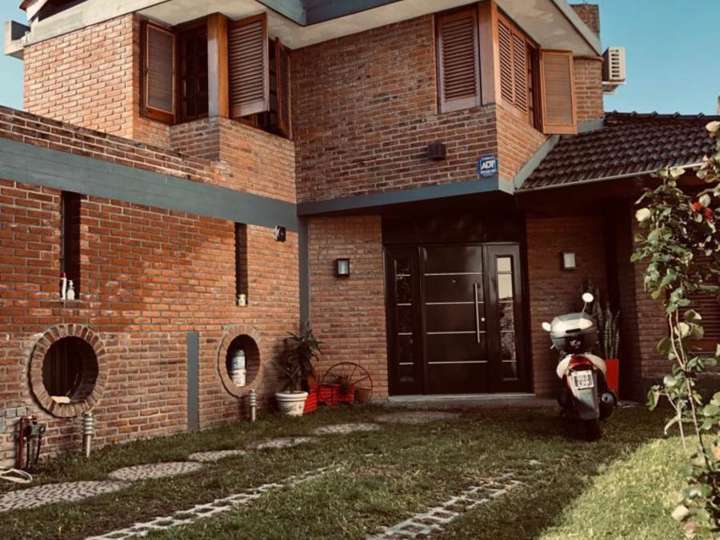 Casa en venta en Besares, 806, Buenos Aires