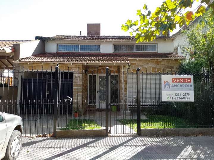 Casa en venta en Avenida Amenedo, 975, Adrogué