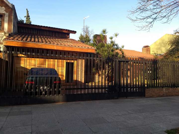 Casa en venta en Esteban Echeverría, 257, Villa Sarmiento