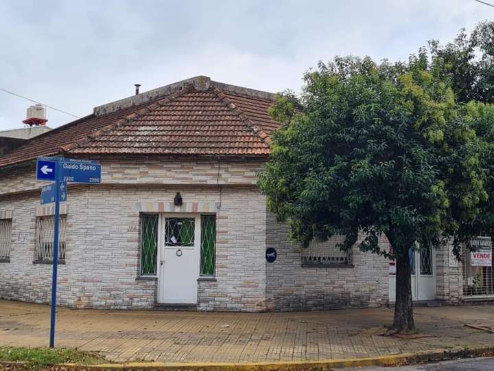Casa en venta en Entre Ríos, 198, Villa Luzuriaga